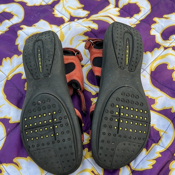 Clark Wavewalk Sandals - Picture 2 of 2